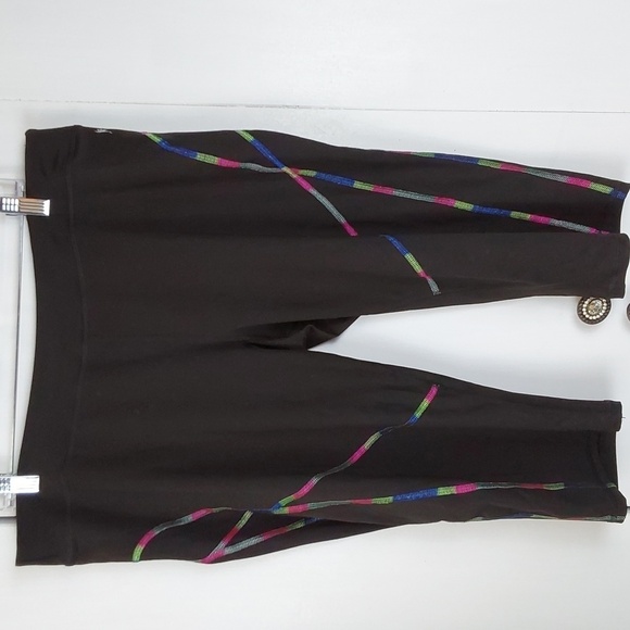 Danskin Womens Black W/ Multi-Color Workout Capri Leggings Athletic gym Sz.XL - Picture 1 of 8